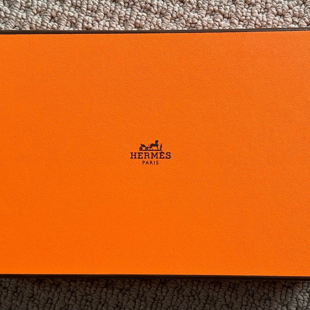 Hermès Signature Orange Gift Box- 13.5 x13.5 x 6. REDUCED
